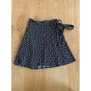 Brandy Melville - Floral Wrap Skirt with Waist Tie in Black and White